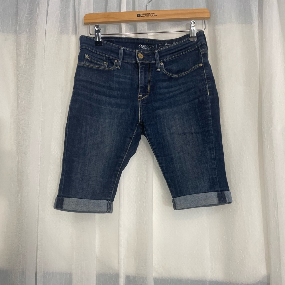 Levi Strauss Signature blue dark denim Modern Bermuda Shorts Womens
Size: 27